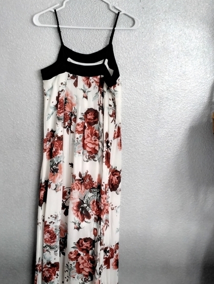 Floral Maxi Dress - Picture 2 of 2